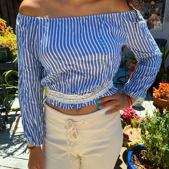 BEAUTIFUL boho-inspired long sleeves top. - Picture 2 of 8